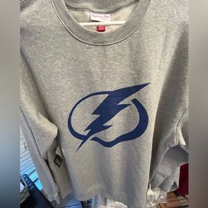 Mitchell & Ness NHL Gray TAMPA BAY LIGHTNING Crewneck w/ Lightning Graphic NWT